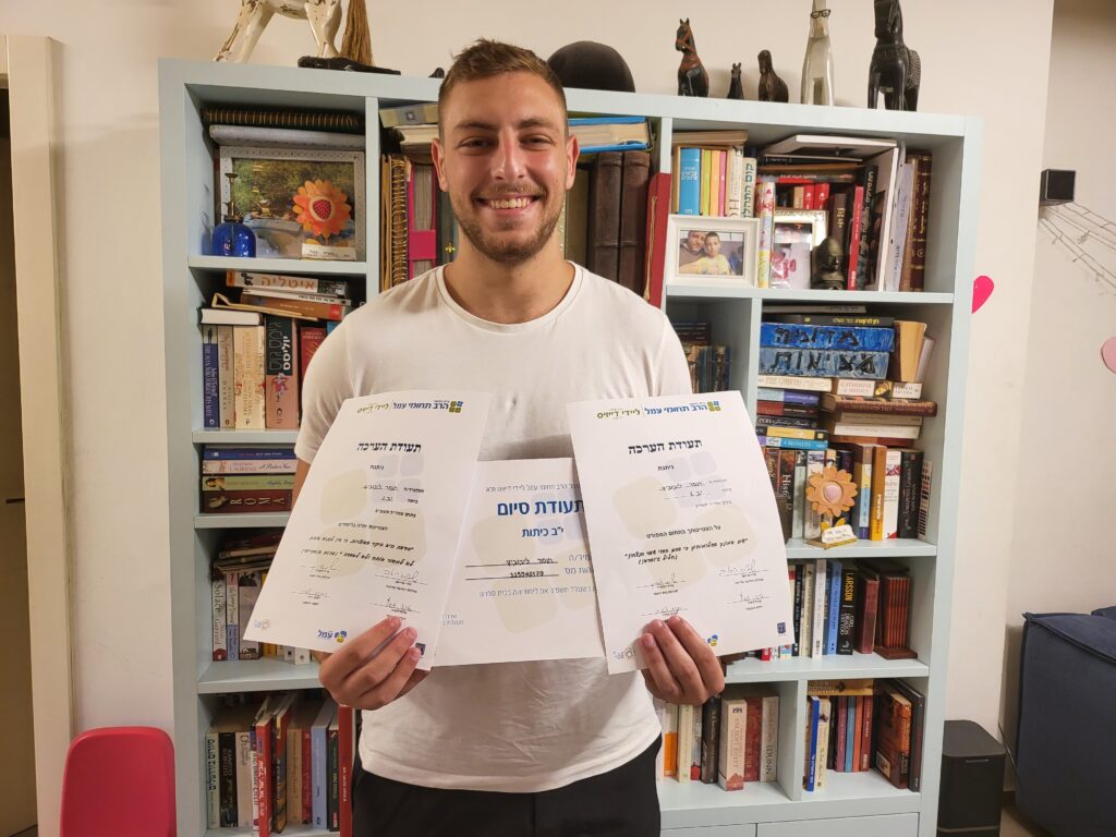 תלמיד מצטיין עם מוח מבריק